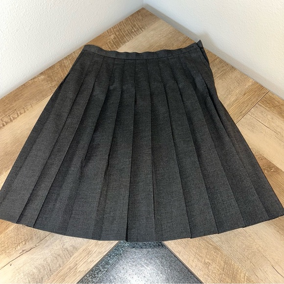NWOT Liz Claiborne lizsport Charcoal pleated A-Line Skirt petite size 6 - Picture 6 of 8
